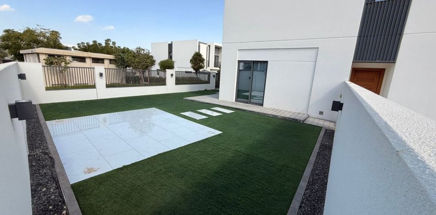 Maison de ville à Dubai, 4 chambres, 36020.7 m², № 84661