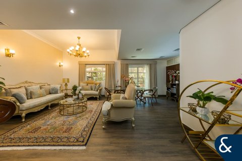 Купить таунхаус в Victory Heights, Dubai Sports City, Дубай: 3 спальни, 227м², № 75754 - фото 3