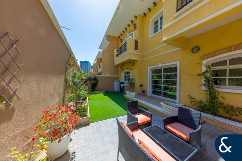 Купить таунхаус в Victory Heights, Dubai Sports City, Дубай: 3 спальни, 227м², № 75754 - фото 1