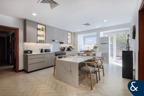 Villa in Arabian Ranches, Dubai 5 bedrooms, 937 sq.m. № 98681 - photo 12