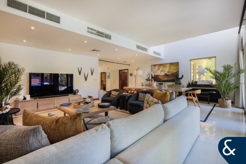 Villa in Arabian Ranches, Dubai 5 bedrooms, 937 sq.m. № 98681 - photo 7