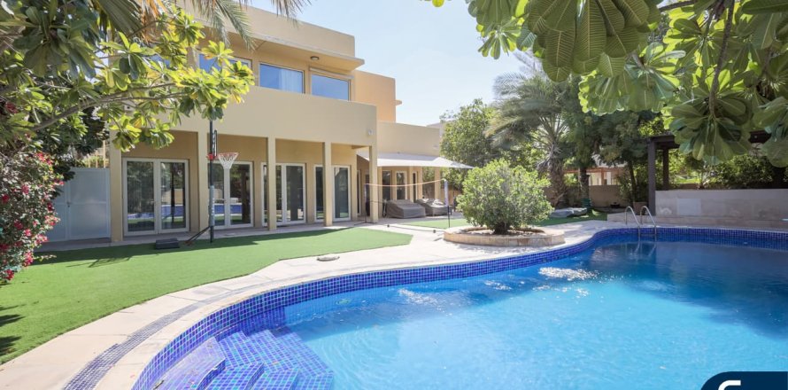 Villa in Arabian Ranches, Dubai 5 bedrooms, 937 sq.m. № 98681