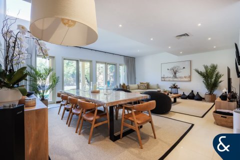 Villa in Arabian Ranches, Dubai 5 bedrooms, 937 sq.m. № 98681 - photo 4