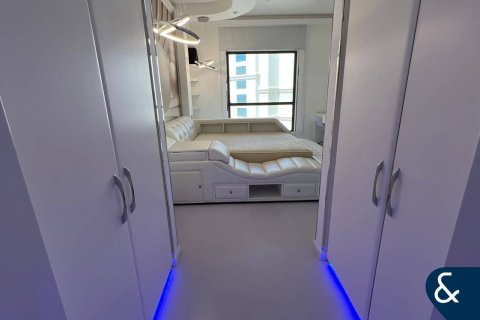 Apartment in Shams, Jumeirah Beach Residence, Dubai 2 bedrooms, 128 sq.m. № 98691 - photo 16