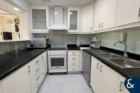 Apartment in Shams, Jumeirah Beach Residence, Dubai 2 bedrooms, 128 sq.m. № 98691 - photo 11