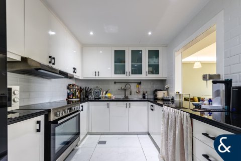 Apartment in Rimal, Jumeirah Beach Residence, Dubai 3 bedrooms, 176 sq.m. № 98690 - photo 15