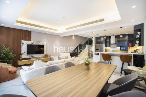 Adosado en Al Furjan, Dubai, 3 dormitorios, 294 m², № 43693 - foto 1