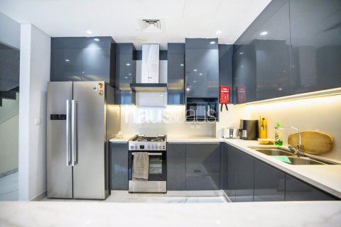 Adosado en Al Furjan, Dubai, 3 dormitorios, 294 m², № 43693 - foto 4