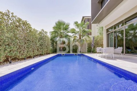 Villa en Dubai Hills Estate, Dubai, 4 dormitorios, 701 m², № 57756 - foto 2