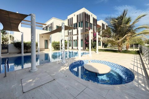 Villa in Signature Villas, Palm Jumeirah, Dubai 6 bedrooms, 1245.37 sq.m. № 128851 - photo 28