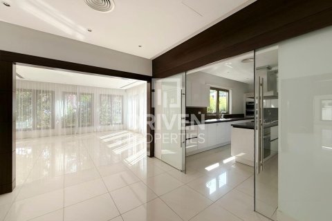 Villa in Signature Villas, Palm Jumeirah, Dubai 6 bedrooms, 1245.37 sq.m. № 128851 - photo 17