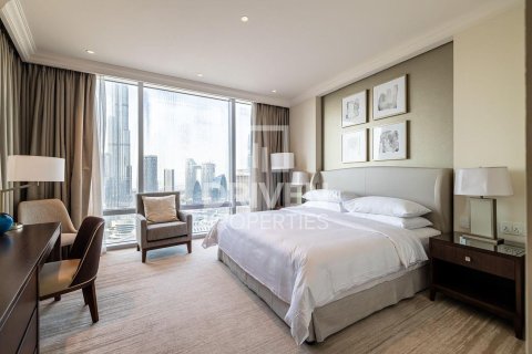 Apartment in The Address Residence Fountain Views, Downtown Dubai (Downtown Burj Dubai), Dubai 3 bedrooms, 205.87 sq.m. № 128864 - photo 7