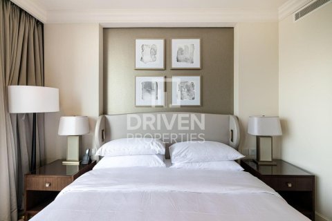 Apartment in The Address Residence Fountain Views, Downtown Dubai (Downtown Burj Dubai), Dubai 3 bedrooms, 205.87 sq.m. № 128864 - photo 14