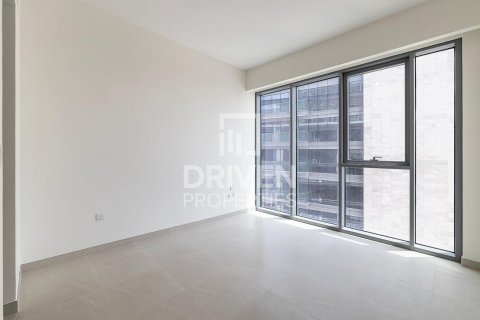 Apartment in Al Wasl, Dubai 2 bedrooms, 150.97 sq.m. № 137151 - photo 17