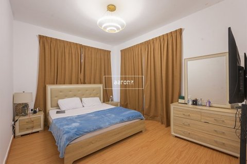 Apartment in Jumeirah Lake Towers, Dubai 2 bedrooms, 130.5 sq.m. № 18191 - photo 7