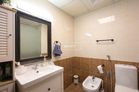 Apartment in Jumeirah Lake Towers, Dubai 2 bedrooms, 130.5 sq.m. № 18191 - photo 12