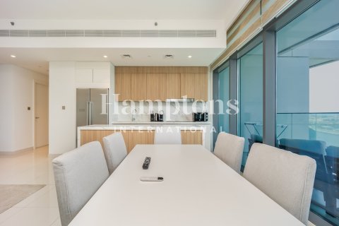 Apartment in Dubai Harbour, Dubai 3 bedrooms, 178.83827500 sq.m. № 63452 - photo 2