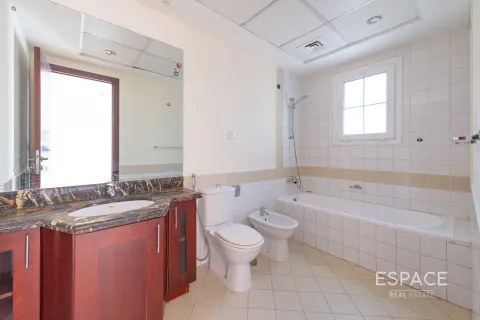 Снять в аренду таунхаус в Арабиан Ранчес, Дубай: 3 спальни, 213м², № 71263 - фото 8