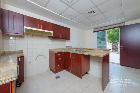 Снять в аренду таунхаус в Арабиан Ранчес, Дубай: 3 спальни, 213м², № 71263 - фото 5