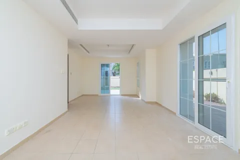 Снять в аренду таунхаус в Арабиан Ранчес, Дубай: 3 спальни, 213м², № 71263 - фото 2