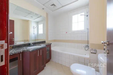 Снять в аренду таунхаус в Арабиан Ранчес, Дубай: 3 спальни, 213м², № 71263 - фото 10