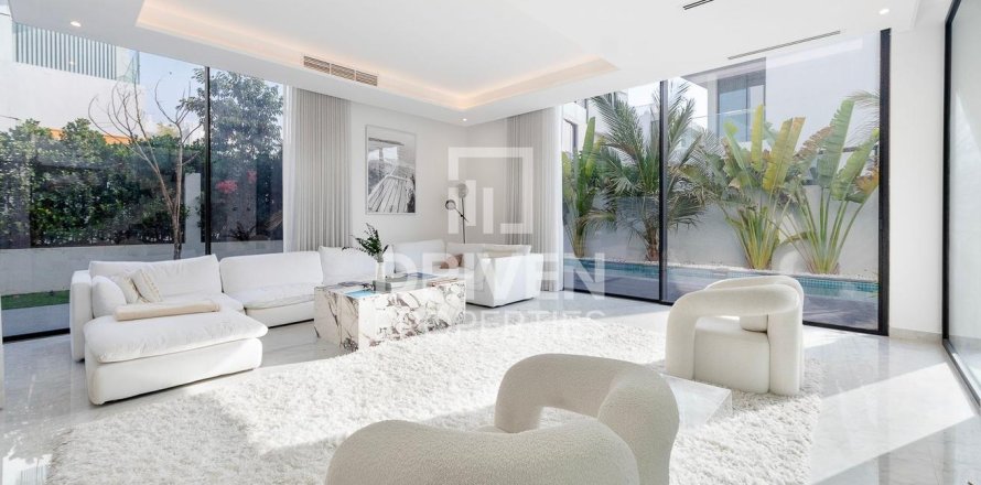 Villa en Al Barari, Dubai, 5 dormitorios, 585 m², № 20747