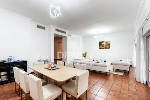 Villa en The Villa, Dubai, 4 dormitorios, 640 m², № 20760 - foto 1