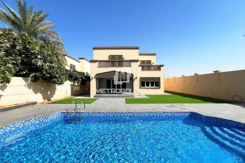 Villa en Regional, Jumeirah Park, Dubai, 5 dormitorios, 740 m², № 73157 - foto 1