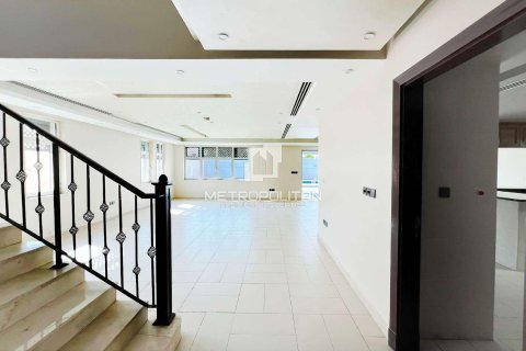 Villa en Regional, Jumeirah Park, Dubai, 5 dormitorios, 740 m², № 73157 - foto 4