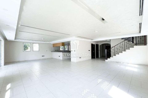 Villa en Regional, Jumeirah Park, Dubai, 5 dormitorios, 740 m², № 73157 - foto 2