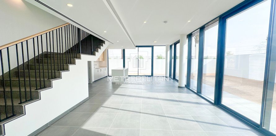 Villa in Arabian Ranches 3, Dubai 4 bedrooms, 302 sq.m. № 73162