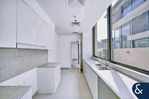 Купить виллу в Дубае: 5 спален, 543м², № 98237 - фото 8