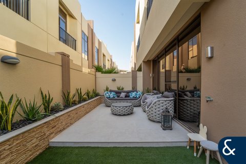 Villa en Victory Heights, Dubai Sports City, Dubai, 4 dormitorios, 389 m², № 98219 - foto 13