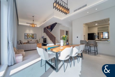 Villa en Victory Heights, Dubai Sports City, Dubai, 4 dormitorios, 389 m², № 98219 - foto 20