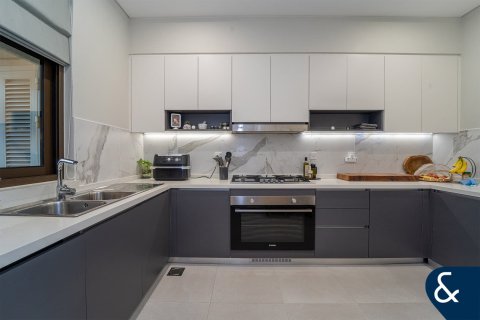 Villa en Victory Heights, Dubai Sports City, Dubai, 4 dormitorios, 389 m², № 98219 - foto 3