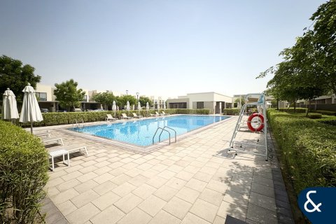 Купить виллу в EMAAR South, Dubai South (Dubai World Central), Дубай: 3 спальни, 181м², № 98234 - фото 2