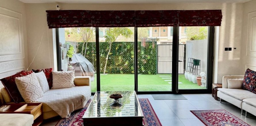 Adosado en Dubai, 4 dormitorios, 169.5 m², № 94822