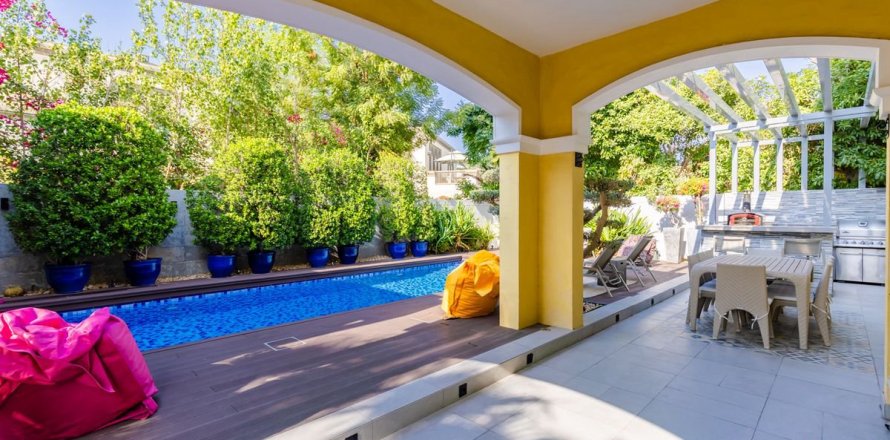 فيلا في دبي 3 غرف نوم, 566.9 م² رقم 70696