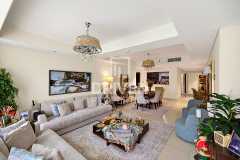 Apartment in The Crescent, Palm Jumeirah, Dubai 3 bedrooms, 397.9 sq.m. № 137161 - photo 2