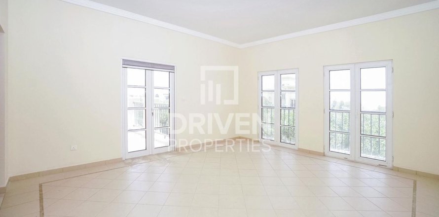 Villa in The Villa, Dubai 4 bedrooms, 606.01 sq.m. № 137171