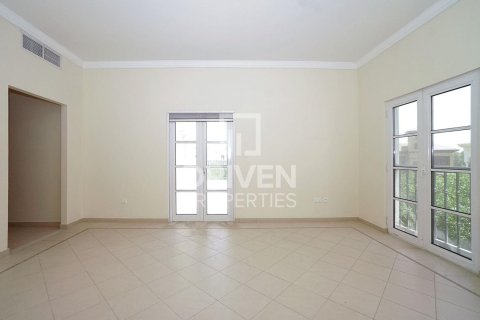 Villa in The Villa, Dubai 4 bedrooms, 606.01 sq.m. № 137171 - photo 8