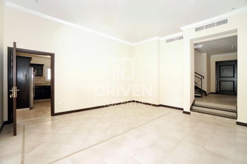 Villa in The Villa, Dubai 4 bedrooms, 606.01 sq.m. № 137171 - photo 5