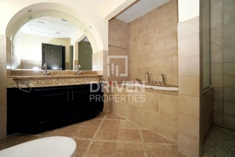 Villa in The Villa, Dubai 4 bedrooms, 606.01 sq.m. № 137171 - photo 10