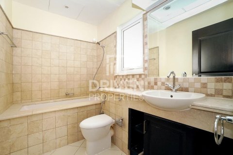 Villa in The Villa, Dubai 4 bedrooms, 606.01 sq.m. № 137171 - photo 9