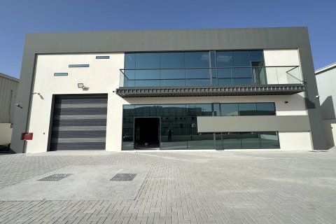 Снять в аренду склад в Аль-Хаваниже, Дубай: 1246.6м², № 8178 - фото 1