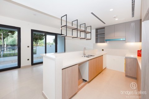 Villa in Dubai 4 bedrooms, 227.4 sq.m. № 78111 - photo 5