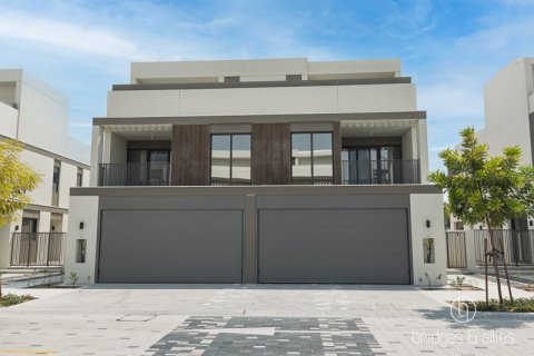 Villa in Dubai 4 bedrooms, 227.4 sq.m. № 78111 - photo 1