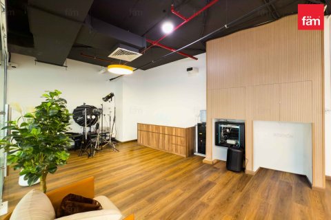 Oficina en Dubai, 69.4 m², № 77925 - foto 1