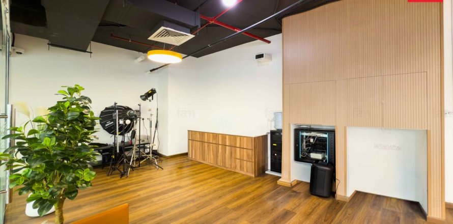 Oficina en Dubai, 69.4 m², № 77925