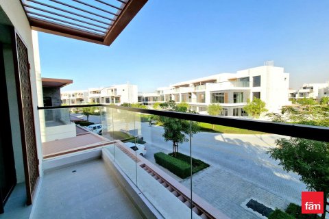 Villa en Dubai, 7 dormitorios, 388.3 m², № 77914 - foto 1